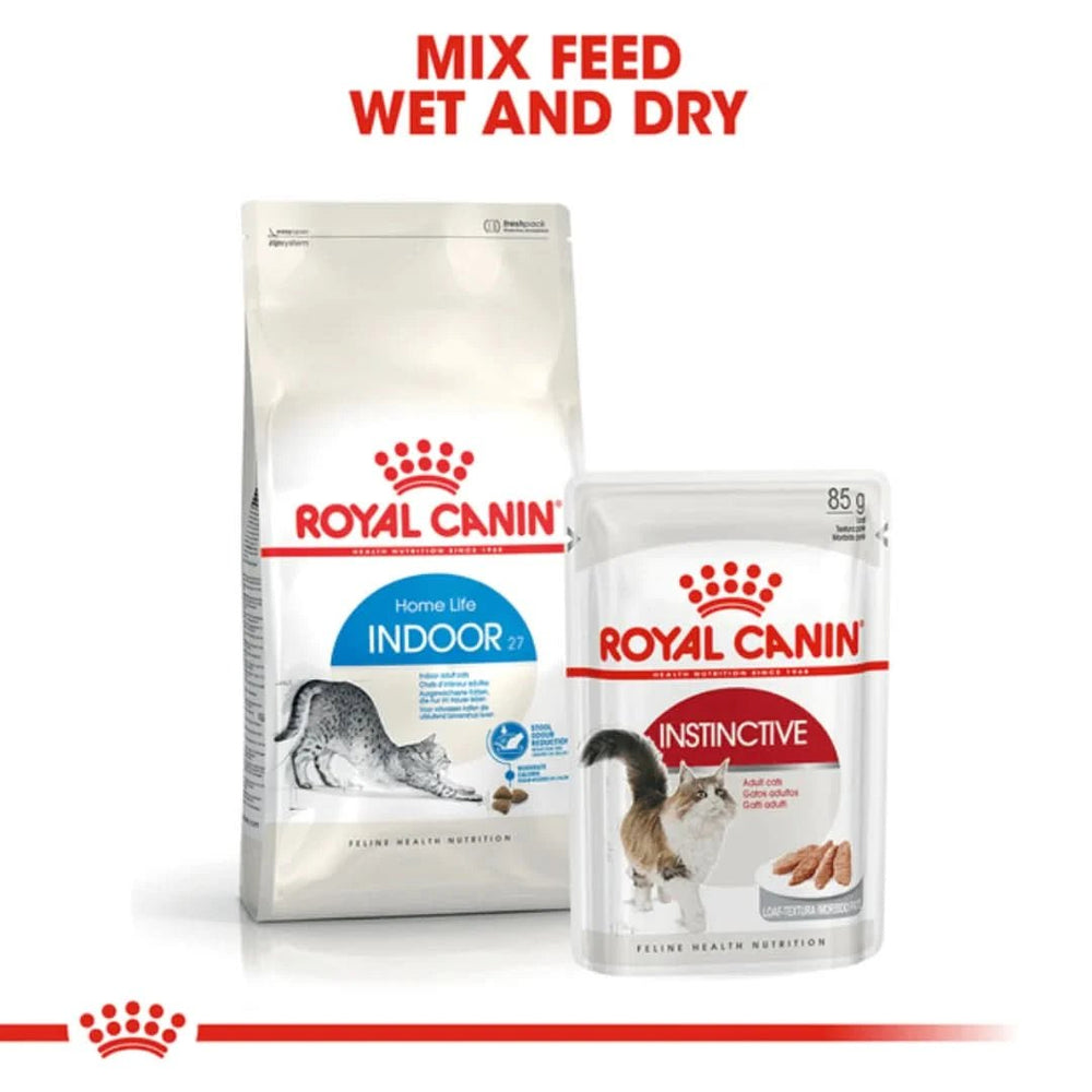 Royal Canin cat food packages on a white background with text indicating mix feed options.