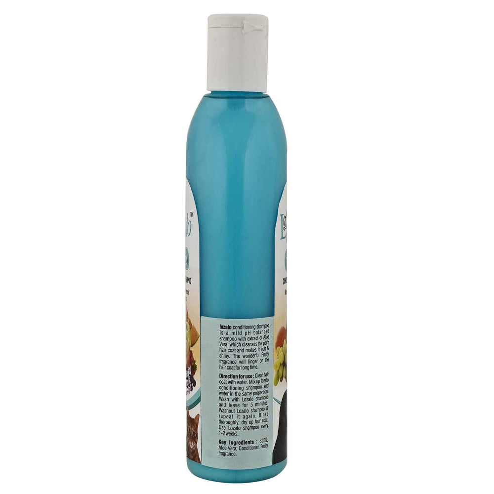 Gentle pet shampoo, safe for sensitive skin and detangles fur.