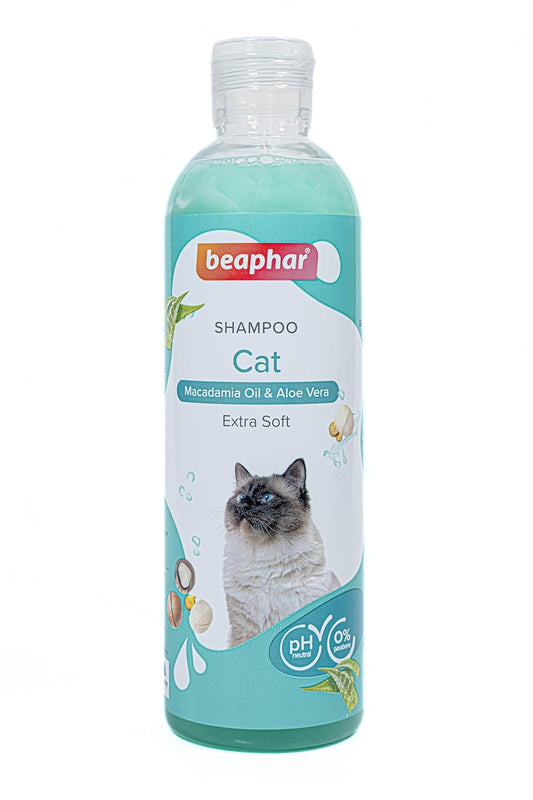 Beaphar Cat Shampoo with Macadamia Oil.