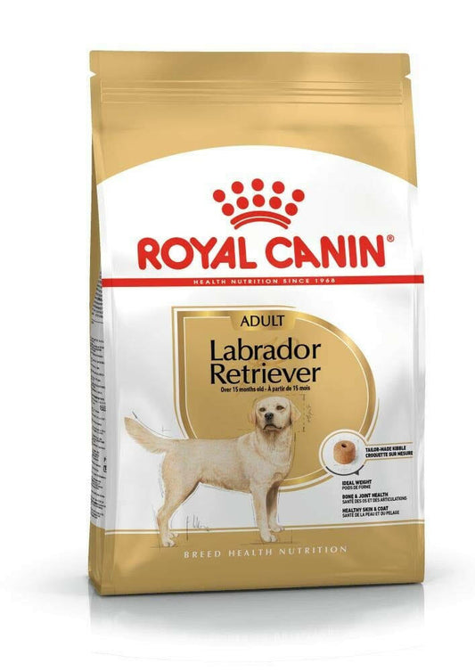 Royal Canin Labrador Adult Dry Dog Food kibble close-up – Helps maintain healthy weight and support joint health in Labradors.
